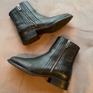 Aquatalia zip bootie black leather women 6M